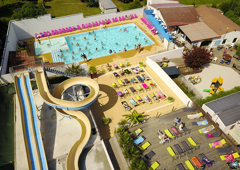 Les Ormeaux camping Saint-Palais-sur-mer en bord de mer avec piscine et toboggans aquatiques